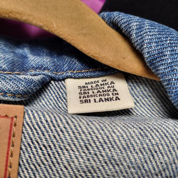 NEW Levi’s Ex-Boyfriend Trucker Medium Wash Denim Jacket Women's Size Med NWT - Picture 8 of 9